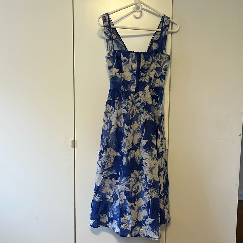 Floral Blue and White Dress from Etiquette. Size S